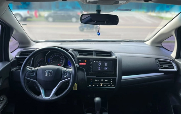 imagem-https://www.socarrao.com.br/sc-vehicle-images-prod/4364395/1792092755242-vehicle_image_1792092725_d9820f1ee33e56f2fd92e69507dd4558.jpeg