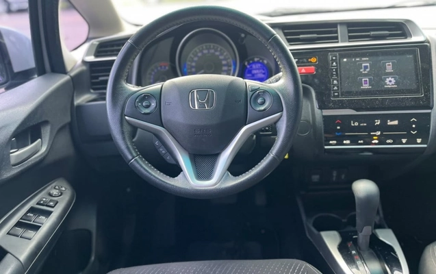 imagem-https://www.socarrao.com.br/sc-vehicle-images-prod/4364395/1792092755244-vehicle_image_1792092728_c9d8c474e94d9a7240a4d01eca07f439.jpeg