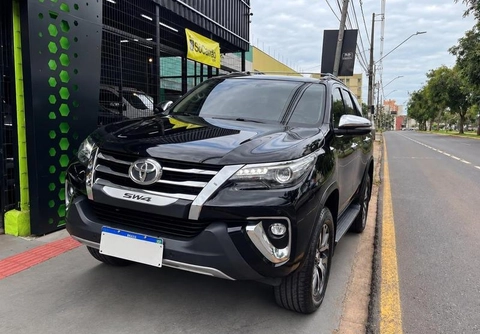 Toyota Hilux CD 4x2 2.4 Diesel 2020 Preto — foto 1 de 3