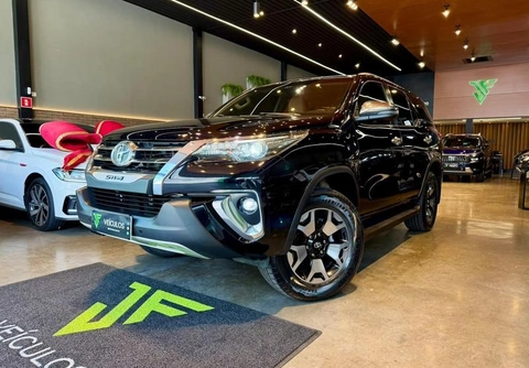 Toyota Hilux CD 4x2 2.4 Diesel 2020 Preto — foto 1 de 3