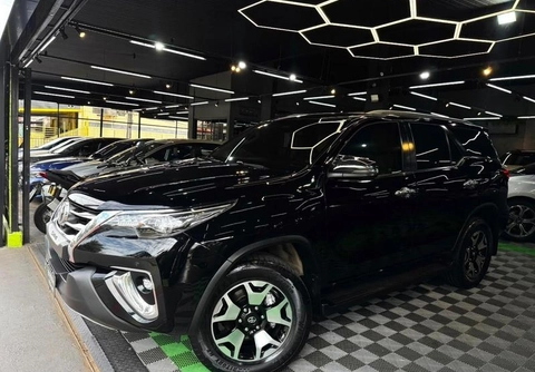Toyota Hilux SW4 2020 Preto — foto 1 de 3