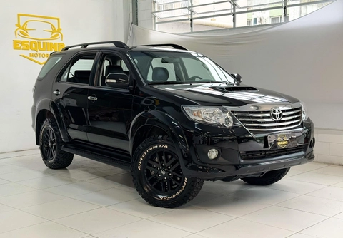 Toyota Hilux SW4 2015 Preto — foto 1 de 3