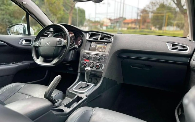 imagem-https://www.socarrao.com.br/sc-vehicle-images-prod/4364577/1792603546632-8397607_12_B_f740b7a33d.jpeg