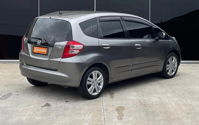 imagem-https://www.socarrao.com.br/sc-vehicle-images-prod/4364592/1792093957159-8566467_13_B_b857965cd0.jpeg