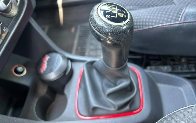 imagem-https://www.socarrao.com.br/sc-vehicle-images-prod/4364611/1792094164376-8490356_19_B_f7cd49e388.jpeg
