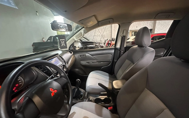 imagem-https://www.socarrao.com.br/sc-vehicle-images-prod/4364701/1792094669288-cc82e5404a7f4cc9a2a77d12364f15e5_1792094031000.jpg