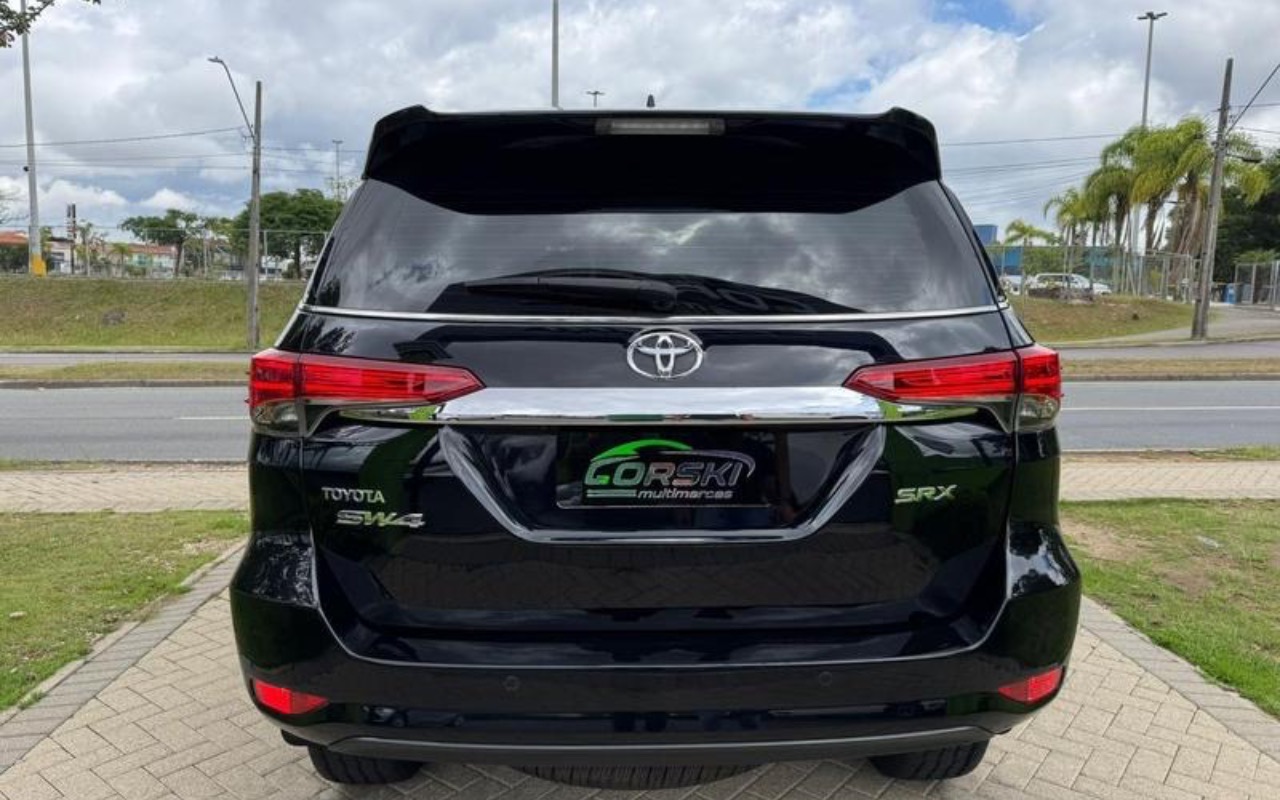 imagem-https://www.socarrao.com.br/sc-vehicle-images-prod/4364950/1792096495865-ZjBjZjZlZWYtODg0Ny00ZDgzLWFlN2UtZGQ5NGM0ZWNkOGRkLmpwZWc.jpeg