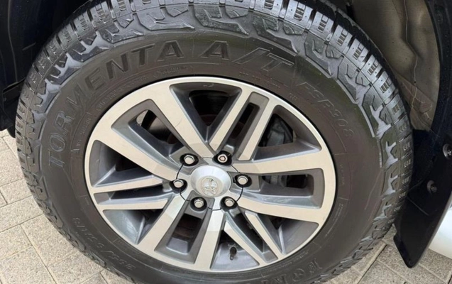imagem-https://www.socarrao.com.br/sc-vehicle-images-prod/4364950/1792096497143-MjllY2UyNDEtMjZiYS00NmI0LTg5ZjctZjE3MjVmYjYyZjliLmpwZWc.jpeg