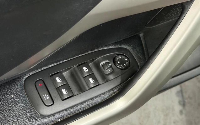 imagem-https://www.socarrao.com.br/sc-vehicle-images-prod/4365317/1792427127203-8575831_18_B_c15cdcf4e7.jpeg