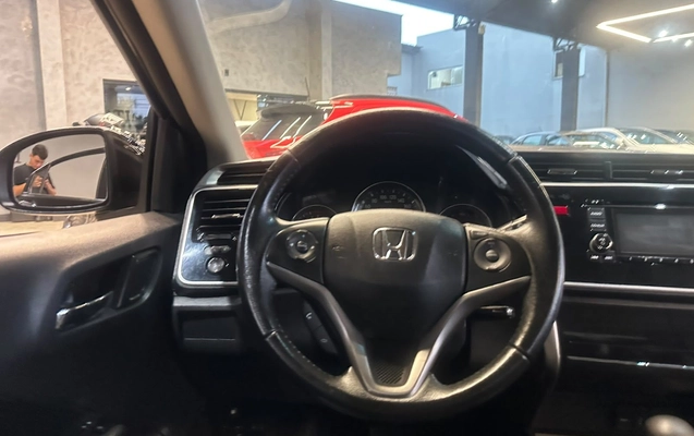 imagem-https://www.socarrao.com.br/sc-vehicle-images-prod/4365590/1792101322271-cb799fac231c45f29a77eabaeab6c50d_1792101198443.jpg