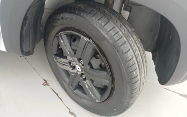imagem-https://www.socarrao.com.br/sc-vehicle-images-prod/4369081/1792125914873-1_090046.jpg