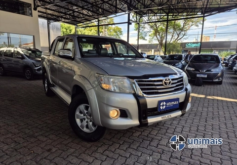 Toyota Hilux 2014 Prata — foto 1 de 3
