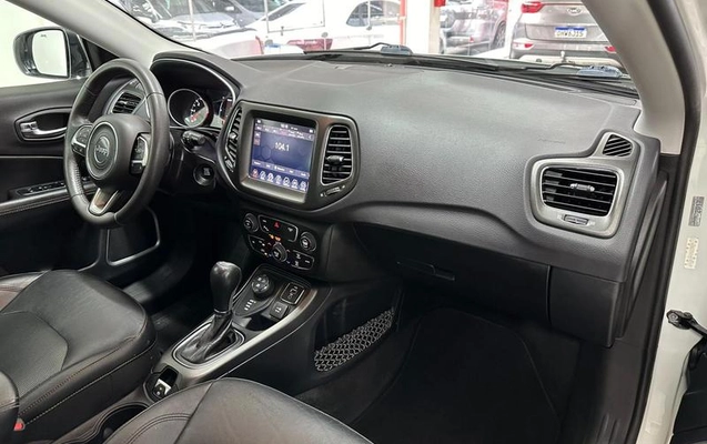 imagem-https://www.socarrao.com.br/sc-vehicle-images-prod/4371059/1792157253050-8424780_9_B_c74dc4baf8.jpeg