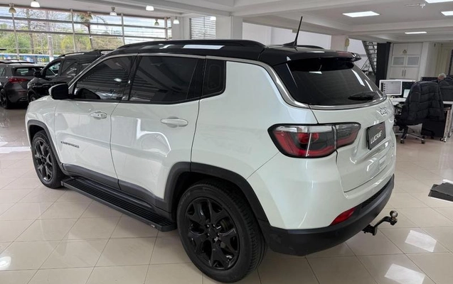 imagem-https://www.socarrao.com.br/sc-vehicle-images-prod/4371065/1792157280913-8475223_4_B_594fcffaa8.jpeg