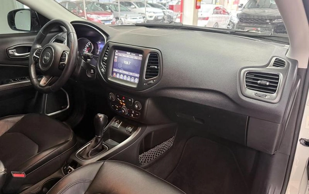 imagem-https://www.socarrao.com.br/sc-vehicle-images-prod/4371065/1792157280915-8475223_7_B_d5efbf0b99.jpeg