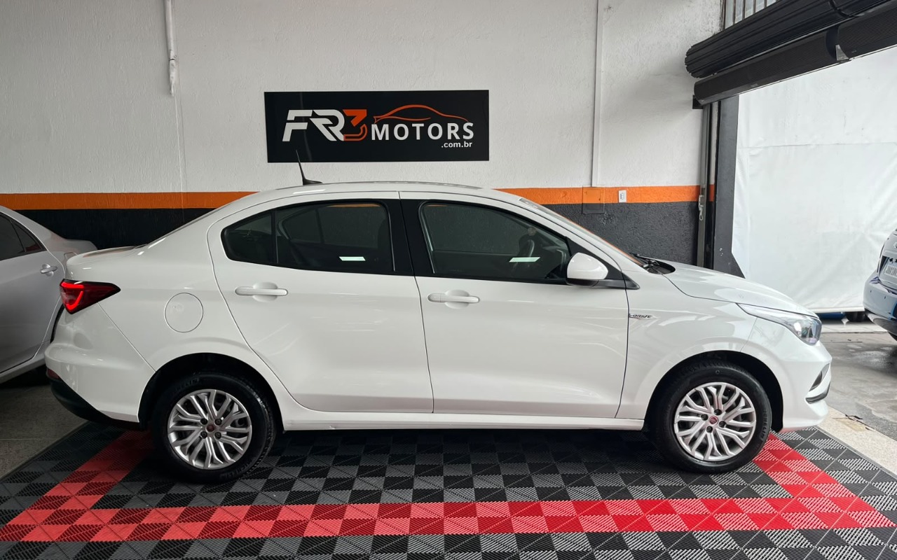 imagem-https://www.socarrao.com.br/sc-vehicle-images-prod/4371339/1792159045613-V2hhdHNBcHAgSW1hZ2UgMjAyNi0xMC0xMyBhdCAxNC4yMy4yNSAoNCkuanBlZw.jpeg