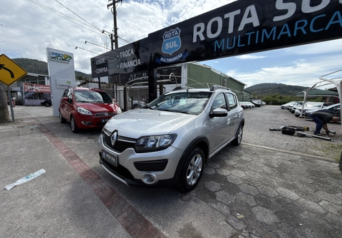 Renault Sandero 2019 Prata — foto 1 de 3