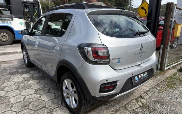 imagem-https://www.socarrao.com.br/sc-vehicle-images-prod/4371415/1792159498468-003_c7f59cb74247172ba2e9ee3a47b4c546.jpg