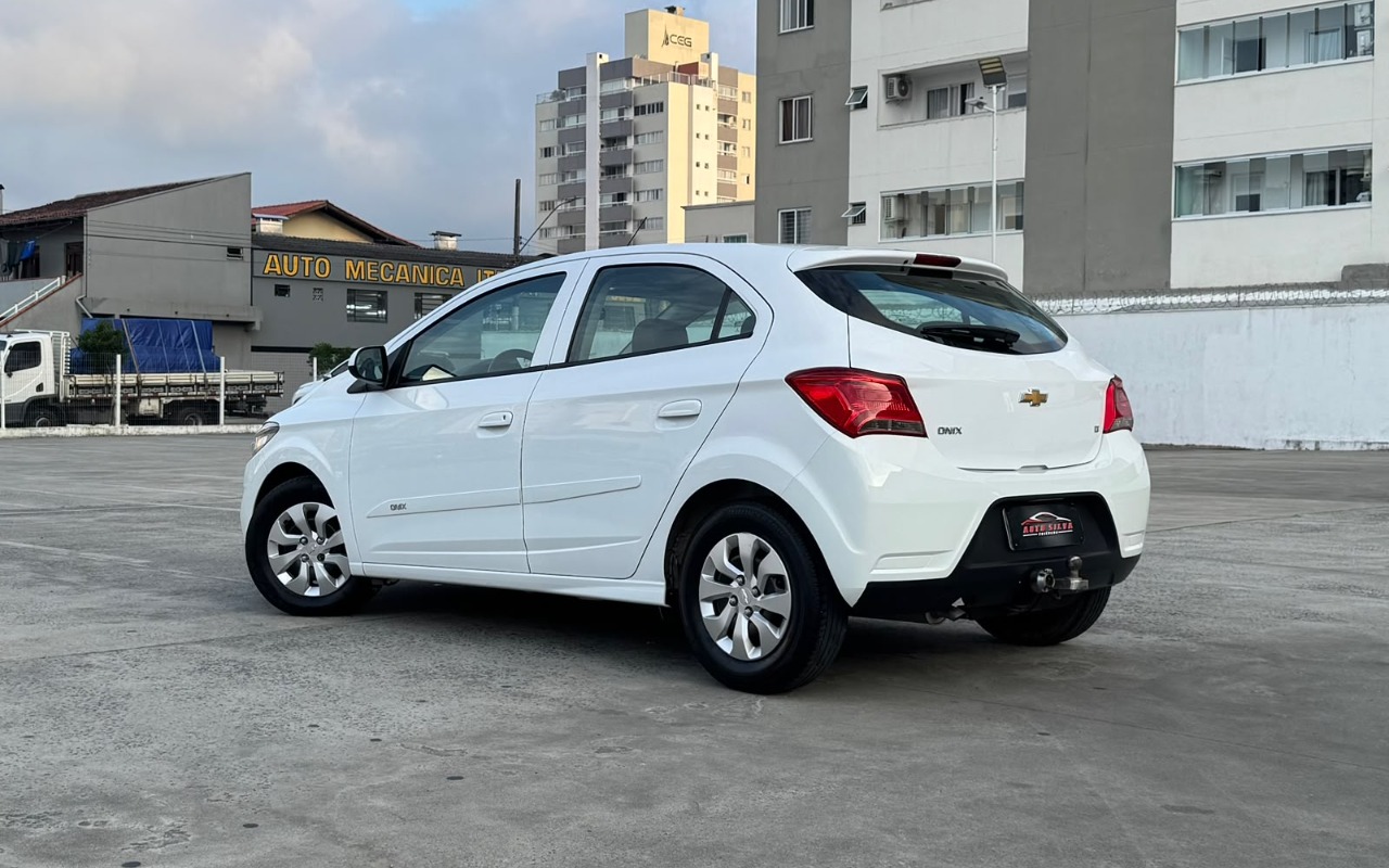imagem-https://www.socarrao.com.br/sc-vehicle-images-prod/4371790/1792162096229-V2hhdHNBcHAgSW1hZ2UgMjAyNi0xMC0xNiBhdCAxMS4zMy4zNyAoMikuanBlZw.jpeg