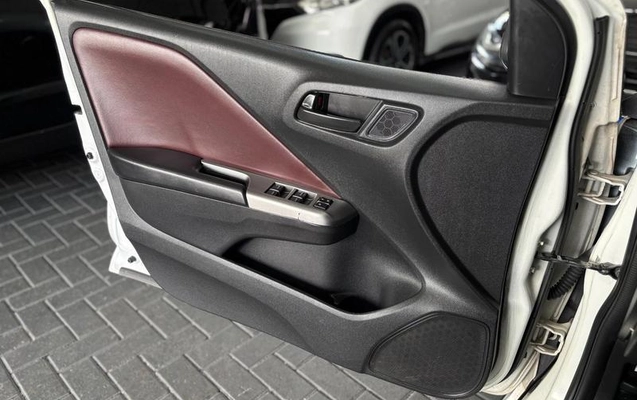 imagem-https://www.socarrao.com.br/sc-vehicle-images-prod/4371927/1792439787497-8565635_5_B_b49b2e13db.jpeg