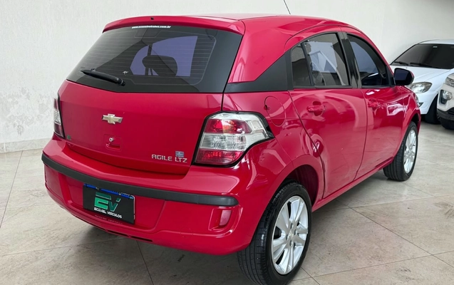 imagem-https://www.socarrao.com.br/sc-vehicle-images-prod/4372548/1792168870920-21ea1f44-e60a-48ff-ad3f-413c8fbe869f.jpg