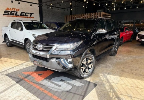 Toyota Hilux SW4 2020 Preto — foto 1 de 3