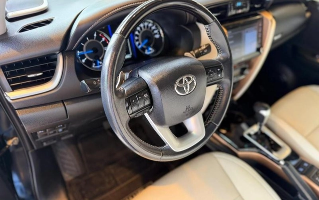 imagem-https://www.socarrao.com.br/sc-vehicle-images-prod/4373055/1792598052876-8578201_13_B_3aed792a0f.jpeg
