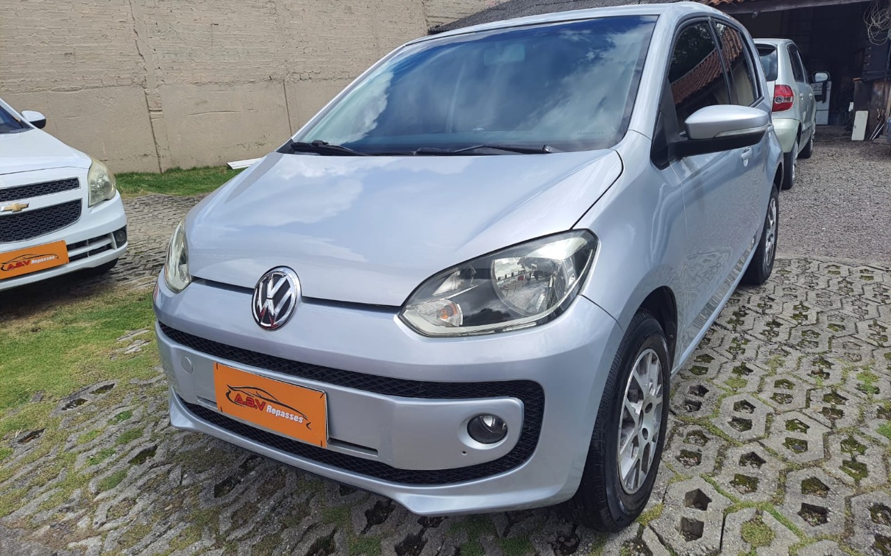 Volkswagen Up! 2016 Prata — foto 1 de 3