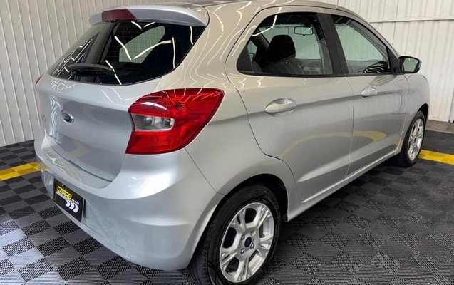 imagem-https://www.socarrao.com.br/sc-vehicle-images-prod/4373653/1792175216249-8473248_5_B_774969d19f.jpeg