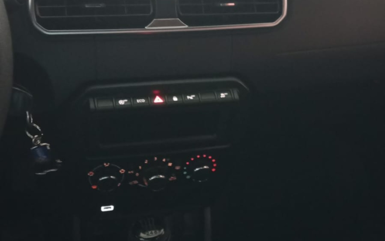 imagem-https://www.socarrao.com.br/sc-vehicle-images-prod/4373828/1792176286323-MjU4NGUxNjQtODVkYi00N2ZmLThkYmItZTc3MjFmYWRkYTNhLmpwZw.jpg