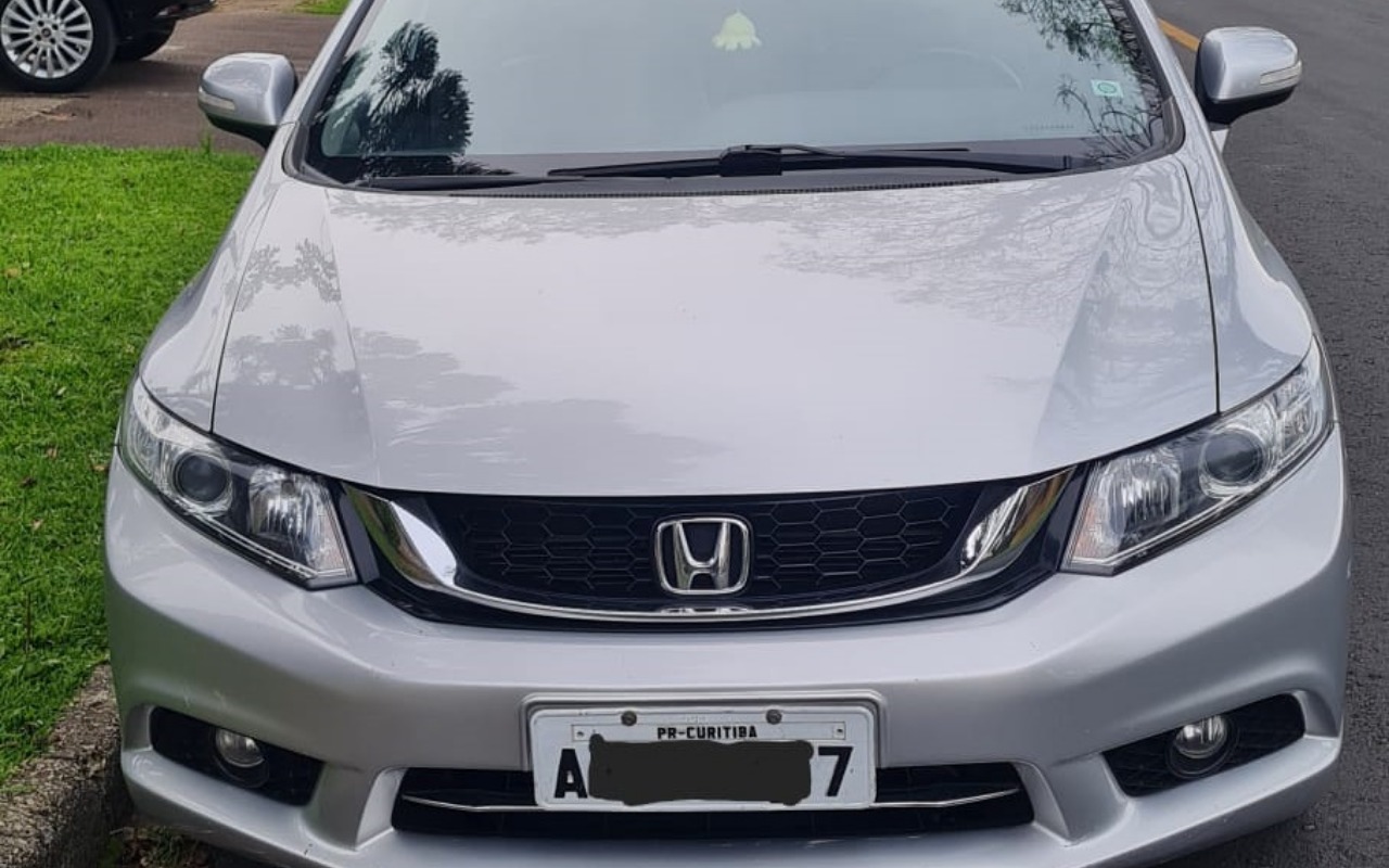 Honda Civic 2016 Prata — foto 1 de 3