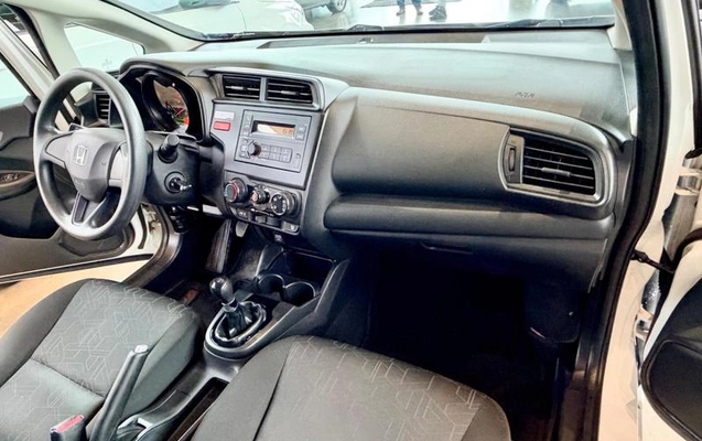 imagem-https://www.socarrao.com.br/sc-vehicle-images-prod/4374254/1792179136369-8557309_0_B_56d2cbbebe.jpeg