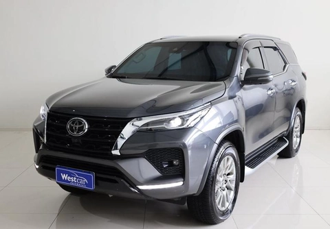 Toyota Hilux SW4 2024 Cinza — foto 1 de 3