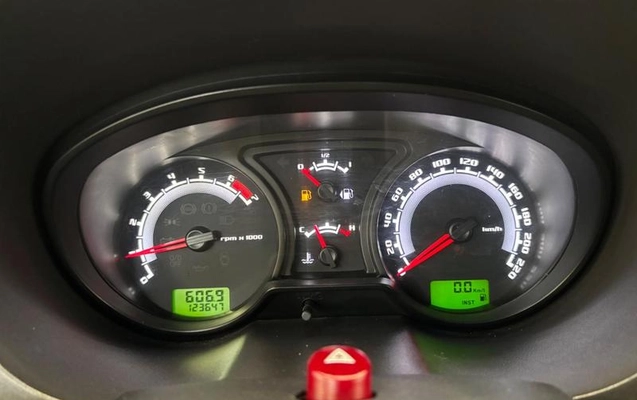 imagem-https://www.socarrao.com.br/sc-vehicle-images-prod/4374411/1792180128518-8535309_15_B_84bcdde731.jpeg