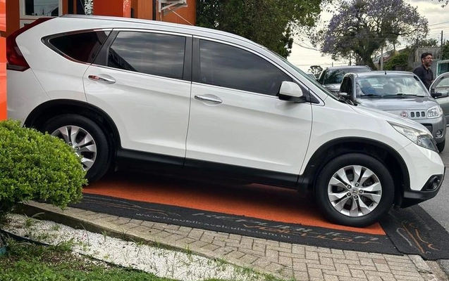 imagem-https://www.socarrao.com.br/sc-vehicle-images-prod/4374883/1792181527821-8579071_8_B_52454884a8.jpeg