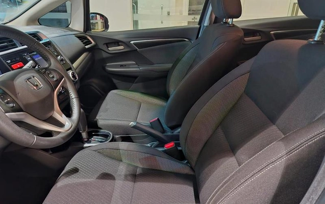 imagem-https://www.socarrao.com.br/sc-vehicle-images-prod/4375253/1792183543638-8579623_5_B_91c8412969.jpeg