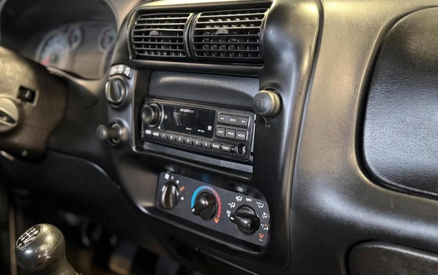 imagem-https://www.socarrao.com.br/sc-vehicle-images-prod/4375429/1792499133623-8579778_13_B_2b7c9a9fcc.jpeg