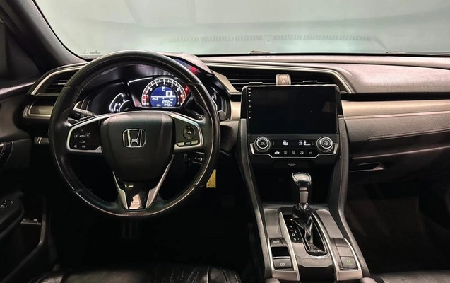imagem-https://www.socarrao.com.br/sc-vehicle-images-prod/4375515/1792185731780-8571881_13_B_750f7b5ae4.jpeg