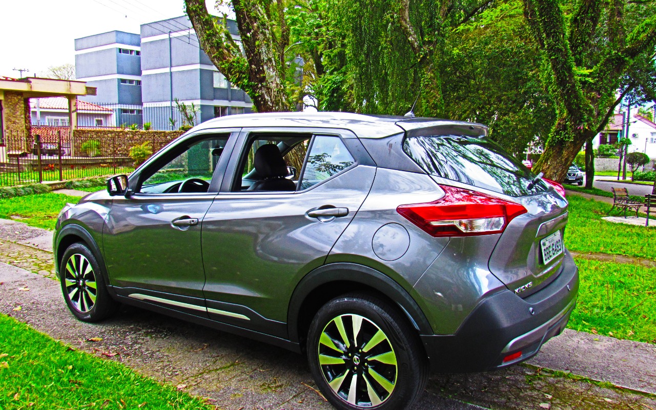 Nissan KICKS 2017 Cinza — foto 1 de 3