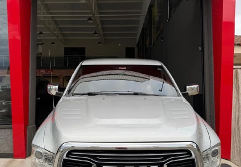 Ram 2500 2012 Prata — foto 1 de 3