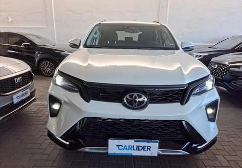 Toyota Hilux SW4 4x4 2.8 Diesel 2024 Branco — foto 1 de 3