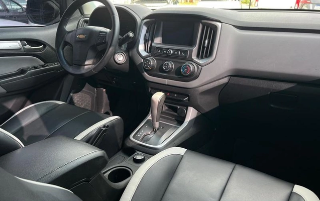 imagem-https://www.socarrao.com.br/sc-vehicle-images-prod/4375946/1792189664753-8548219_12_B_aa8cda2492.jpeg