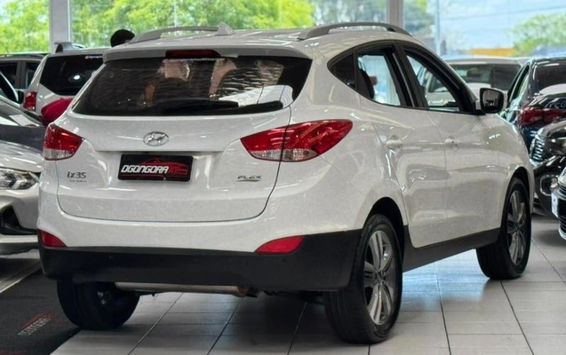imagem-https://www.socarrao.com.br/sc-vehicle-images-prod/4376756/1792521229700-8556351_6_B_7700555464.jpeg