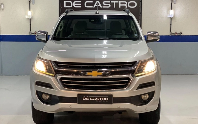 imagem-https://www.socarrao.com.br/sc-vehicle-images-prod/4380308/1792238478939-Q0hFVlJPTEVUIFMxMCBMVFogREQ0QSAtIDIwMTcgLSBQUkFUQSAtIFBQUDhENzMuanBn.jpg