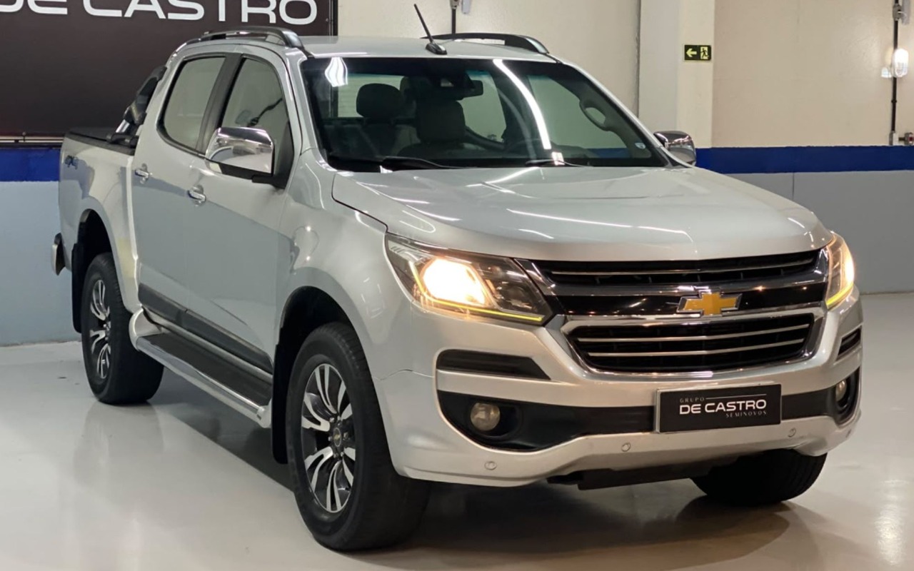 imagem-https://www.socarrao.com.br/sc-vehicle-images-prod/4380308/1792238479035-Q0hFVlJPTEVUIFMxMCBMVFogREQ0QSAtIDIwMTcgLSBQUkFUQSAtIFBQUDhENzMgKDgpLmpwZw.jpg