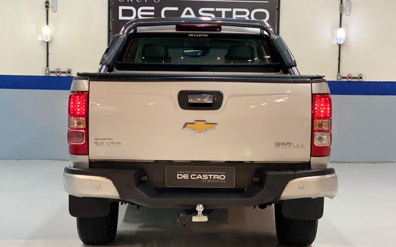 imagem-https://www.socarrao.com.br/sc-vehicle-images-prod/4380308/1792238479234-Q0hFVlJPTEVUIFMxMCBMVFogREQ0QSAtIDIwMTcgLSBQUkFUQSAtIFBQUDhENzMgKDUpLmpwZw.jpg