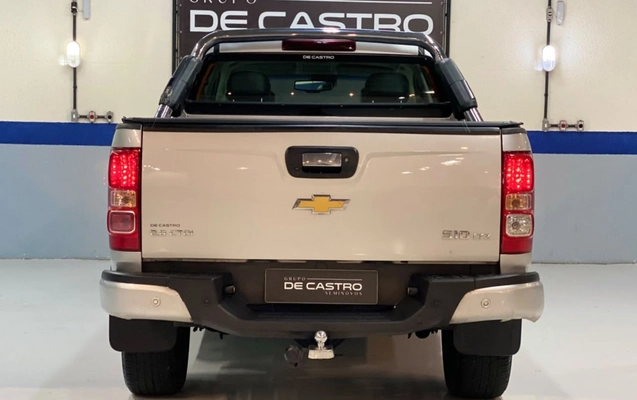 imagem-https://www.socarrao.com.br/sc-vehicle-images-prod/4380308/1792238479234-Q0hFVlJPTEVUIFMxMCBMVFogREQ0QSAtIDIwMTcgLSBQUkFUQSAtIFBQUDhENzMgKDUpLmpwZw.jpg