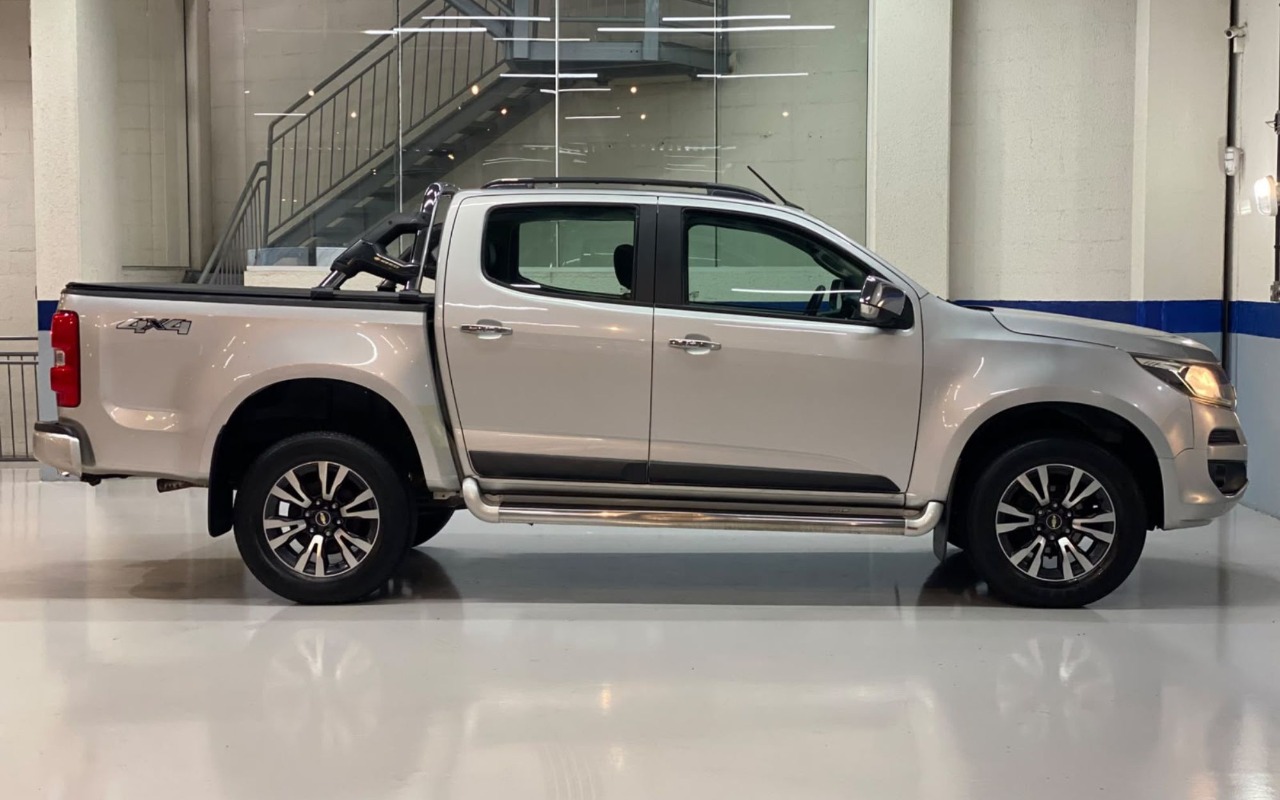 imagem-https://www.socarrao.com.br/sc-vehicle-images-prod/4380308/1792238479379-Q0hFVlJPTEVUIFMxMCBMVFogREQ0QSAtIDIwMTcgLSBQUkFUQSAtIFBQUDhENzMgKDcpLmpwZw.jpg