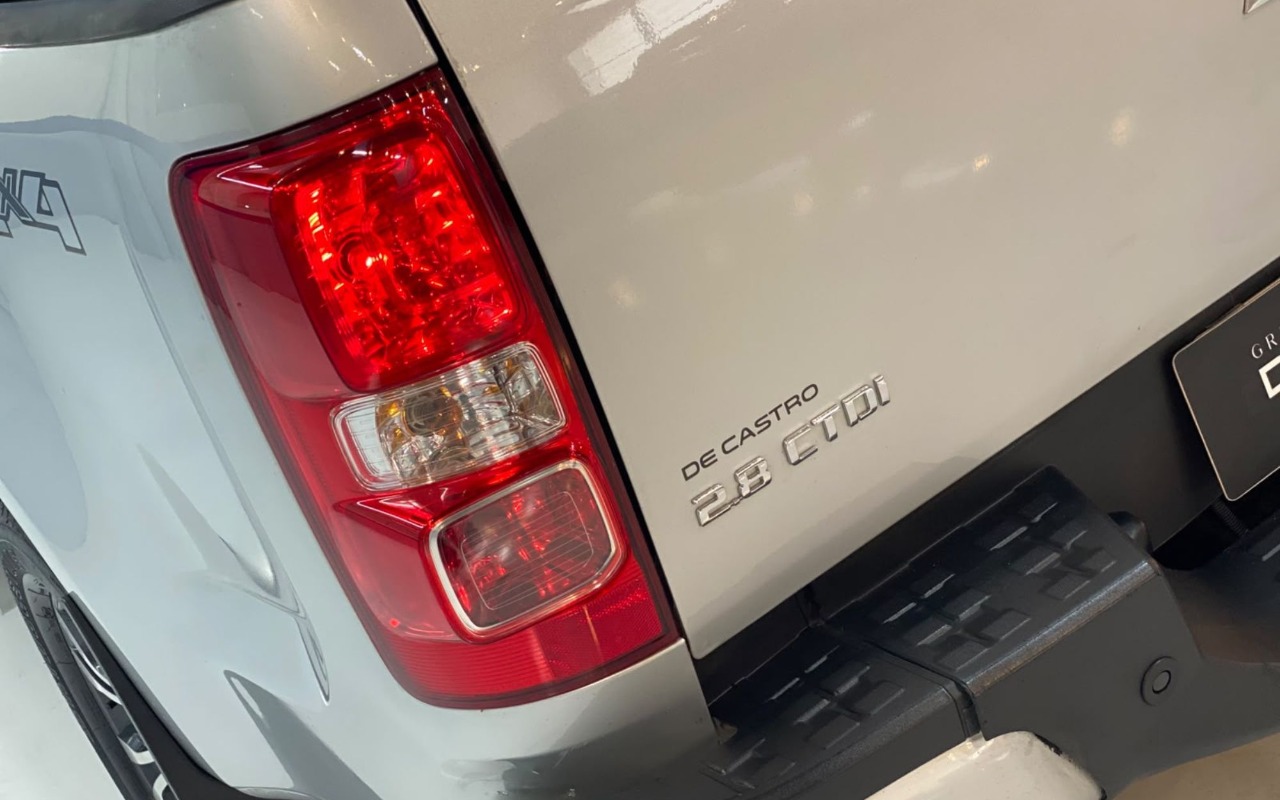 imagem-https://www.socarrao.com.br/sc-vehicle-images-prod/4380308/1792238479606-Q0hFVlJPTEVUIFMxMCBMVFogREQ0QSAtIDIwMTcgLSBQUkFUQSAtIFBQUDhENzMgKDEwKS5qcGc.jpg