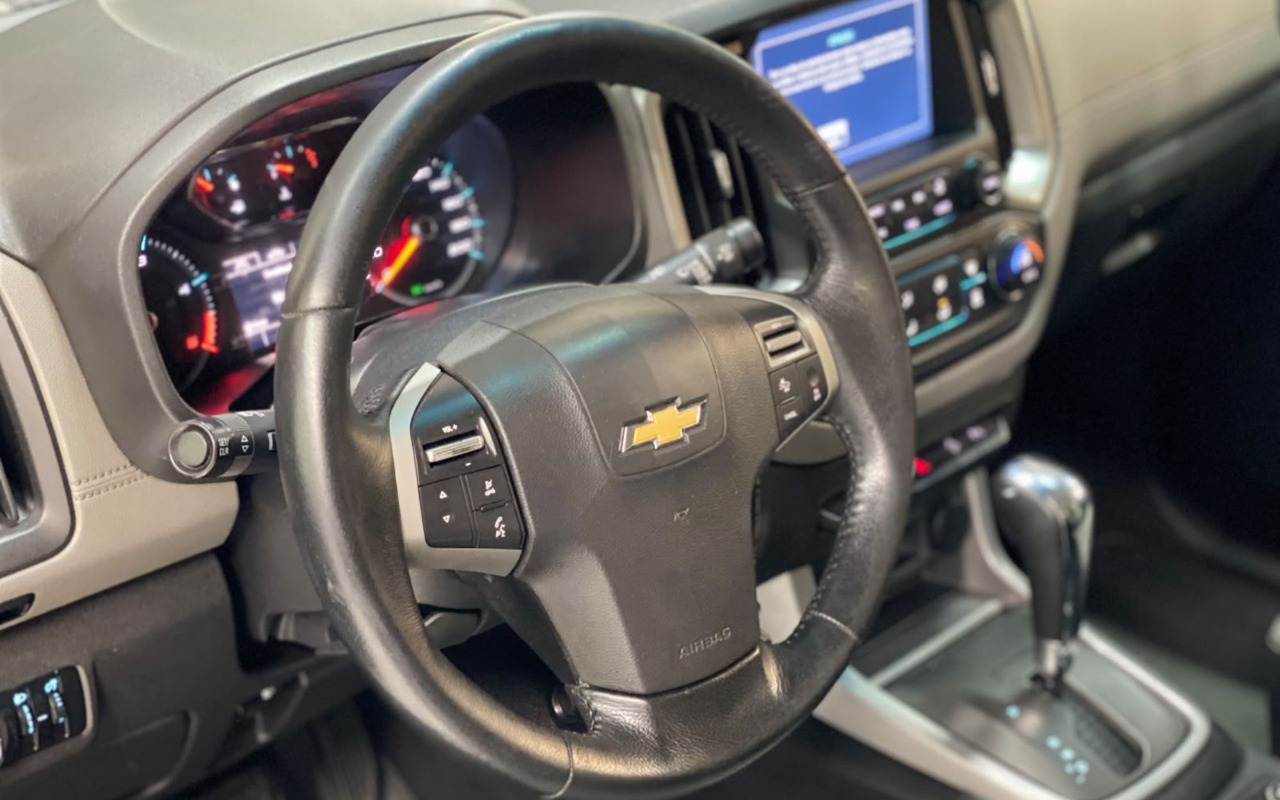 imagem-https://www.socarrao.com.br/sc-vehicle-images-prod/4380308/1792238480041-Q0hFVlJPTEVUIFMxMCBMVFogREQ0QSAtIDIwMTcgLSBQUkFUQSAtIFBQUDhENzMgKDE1KS5qcGc.jpg